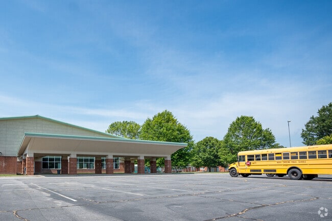 H.B. Sugg Elementary SchoolH B Sugg Elementary is a public school located in Farmville, NC.