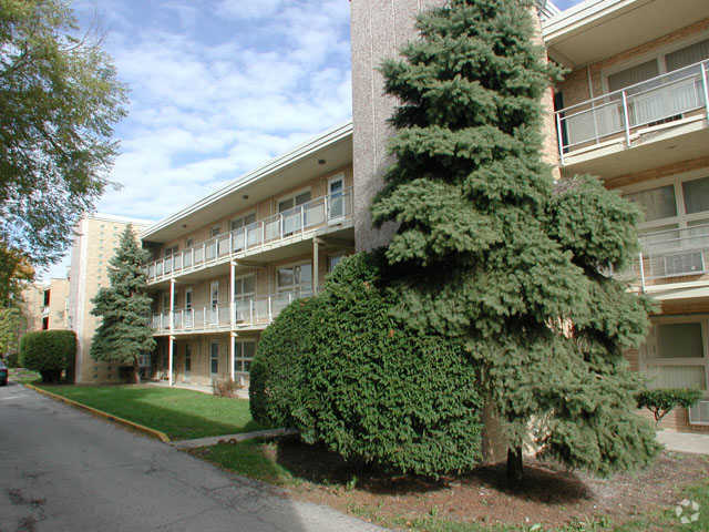 Forest Glen Apartments, La Grange Park, IL 60526 - photo 1