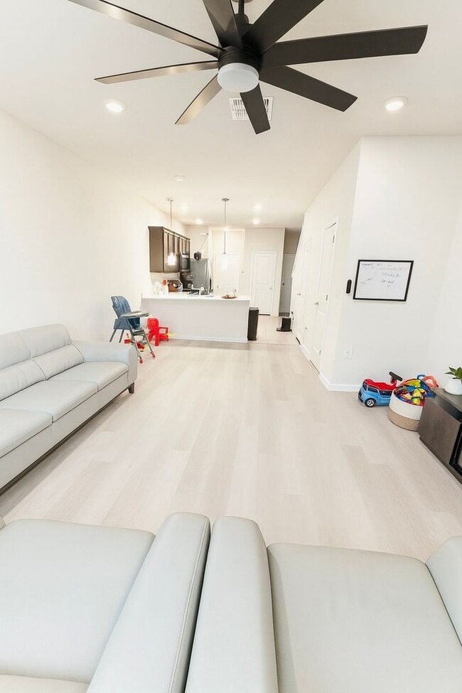 5489 Elmview Crossing, Wesley Chapel, FL 33545 - photo 6