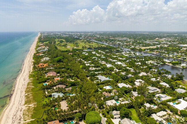 Gulf Stream is sandwiched between the intracoastal and the Atlantic Ocean.