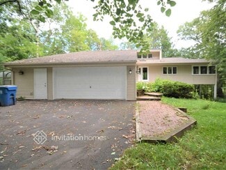 1937 Oakland Rd, Hopkins, MN 55305