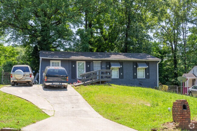 Vibrant colored homes in Fairburn Heights add a splash of personality showing the diversity in homeowner expression.