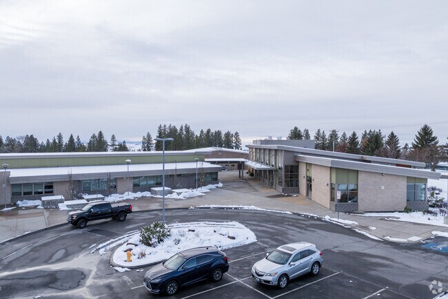 Freeman Middle School is located in a rural neighborhood.