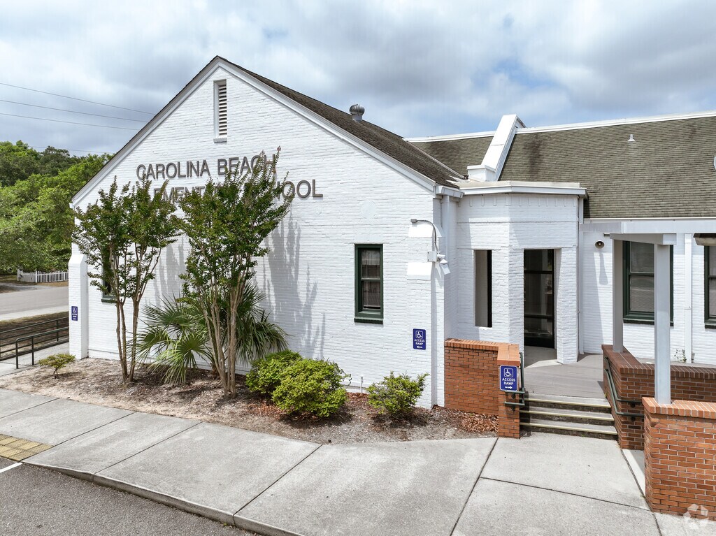 The entrance to Carolina Beach Elementary School.