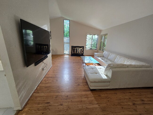 19517 Tiber Ct, Montgomery Village, MD 20886 - photo 5