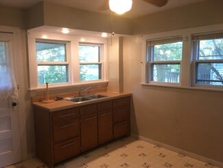 515 Hillcrest Rd, Niles, MI 49120