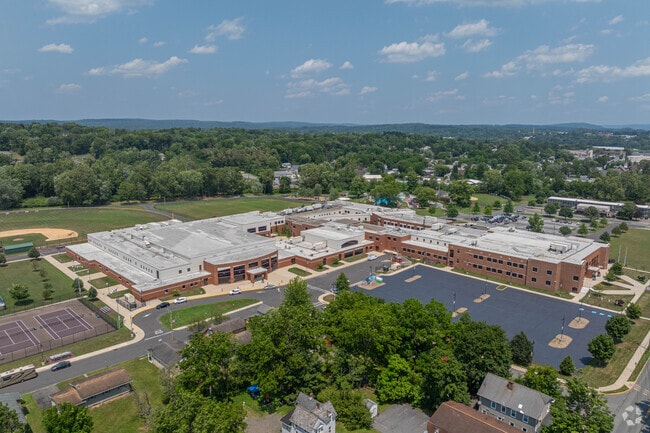 Students can enjoy the large campus of Stroudsburg High School.