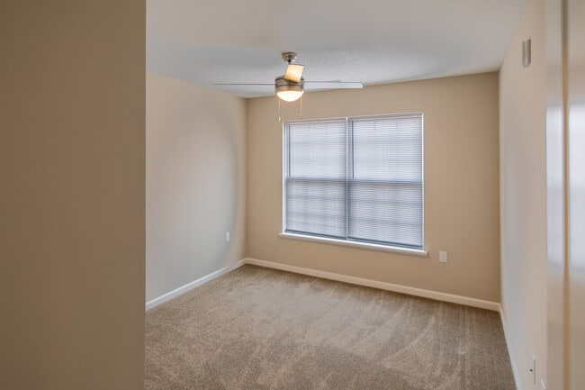 Anderson Green I, Cedar Rapids, IA 52404 - photo 2