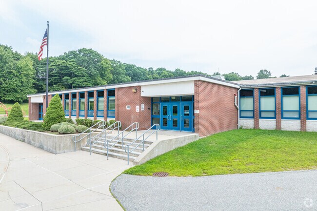 Charles Murphy School is a public elementary school, located in Montville, CT.