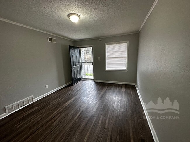 3082 Overton Crossing St, Memphis, TN 38127 - photo 2