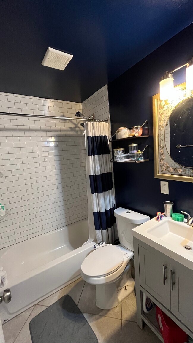 127 S Jordan St unit Larger Upstairs Bedr, Alexandria, VA 22304 - photo 3