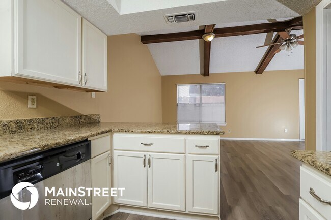 12427 Constitution Dr, San Antonio, TX 78233 - photo 6