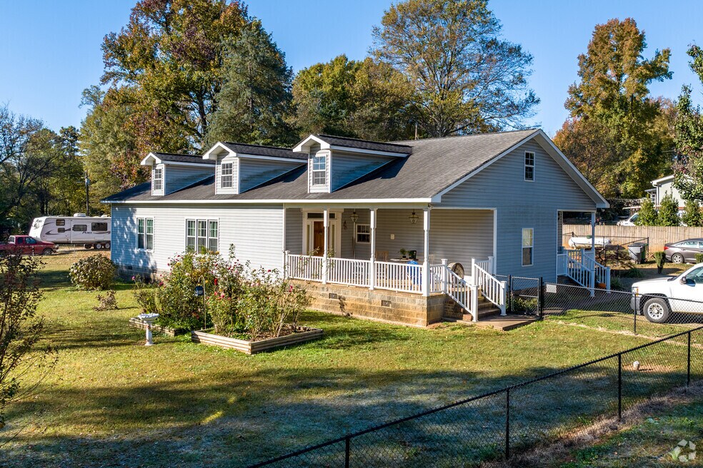 NH_HendersonCircle_514148_o72825_SW