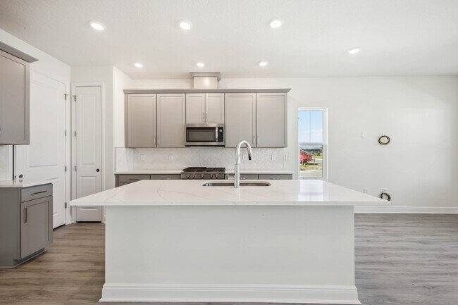 160 Eagleston Ln, Lakewood Rch, FL 34240 - photo 7