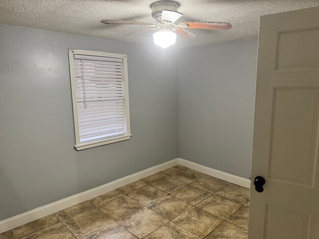 1214 Gillespie Ave unit 2, Albany, GA 31707 - photo 3