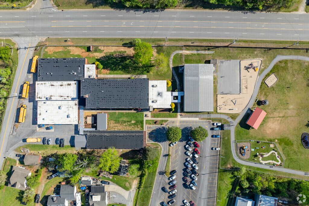 Valmead Elementary School receives an overall rating of C+ from niche.com