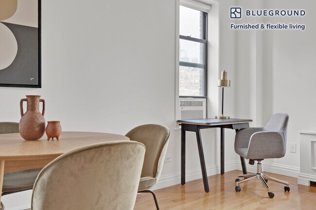 210 W 70th St unit FL8-ID148, New York, NY 10023 - photo 4