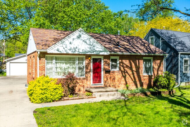 Small ranch homes often have a detached garage behind the home.