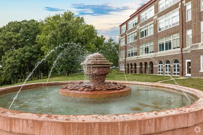 The old sanatorium building at Lake View Hill Park has a gorgeous fountain.