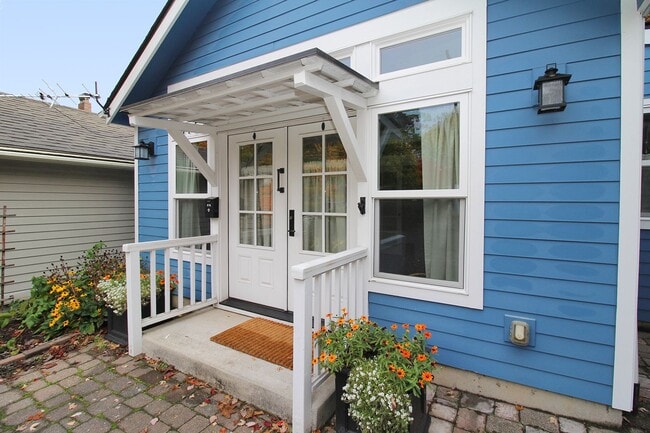 816 NE Imperial Ave, Portland, OR 97232 - photo 2