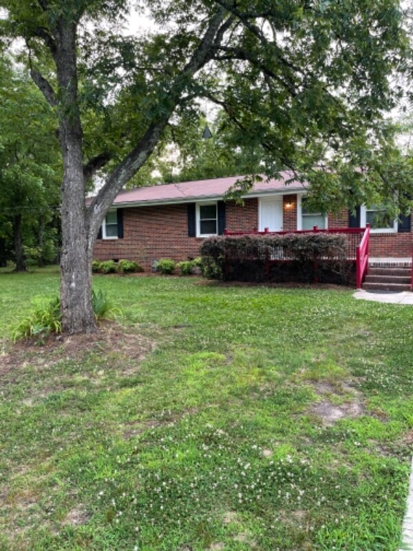 211 Drury Ln, Mauldin, SC 29662