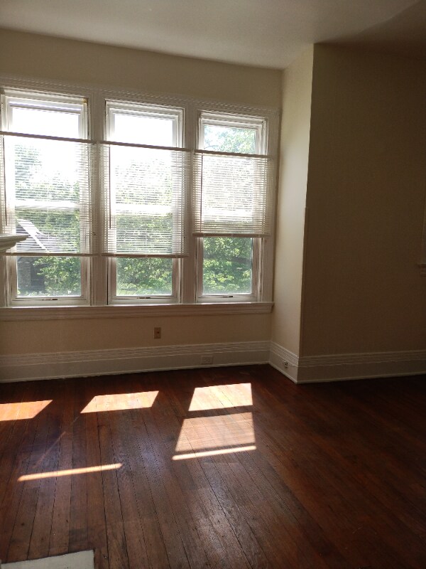 3523 Clifton Ave unit 2, Cincinnati, OH 45220 - photo 4