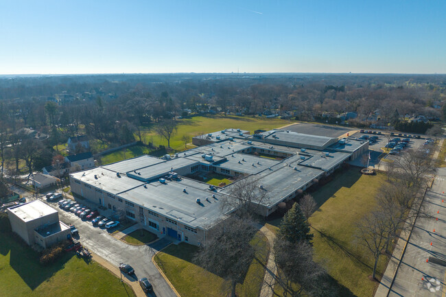 Your kids will enjoy learning in the inspring atmosphere of Glen Crest Middle School.