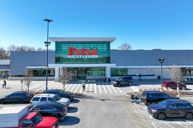 Pete’s Grocery store near the West Matteson area offers the community great food and produce.