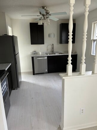 4645 E Oakwood Dr, Pleasant Hill, IA 50327