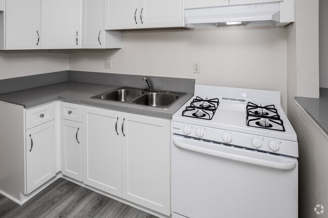 The Pointe at College Place Apartments, Fullerton, CA 92831 - photo 4