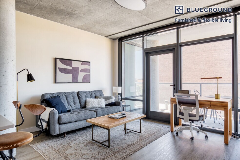 450 W Belmont Ave unit FL5-ID983, Chicago, IL 60657 - photo 1