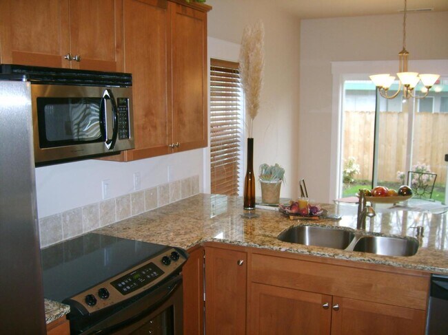 211 Silver St unit G, Silverton, OR 97381 - photo 4