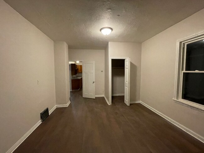 6121 12th Ave, Kenosha, WI 53143 - photo 7