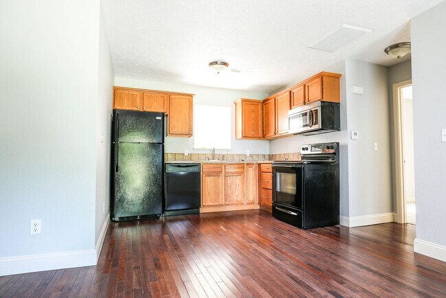 614 W Mount Vernon St unit B, Springfield, MO 65806 - photo 3