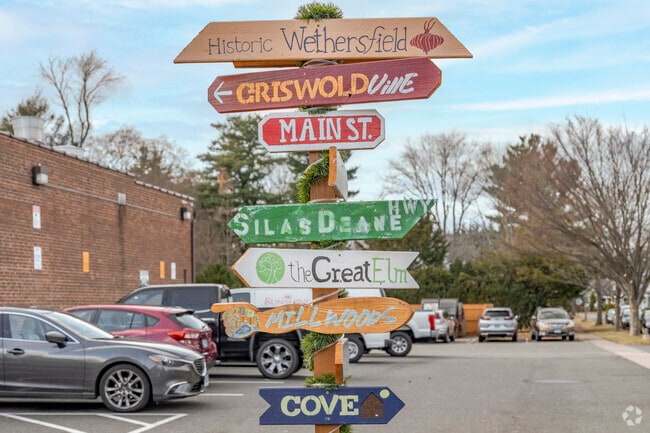 Downtown Wethersfield has fantastic dining and shopping.