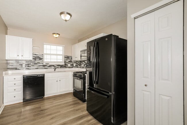 6667 W Longview Dr, Mc Cordsville, IN 46055 - photo 7