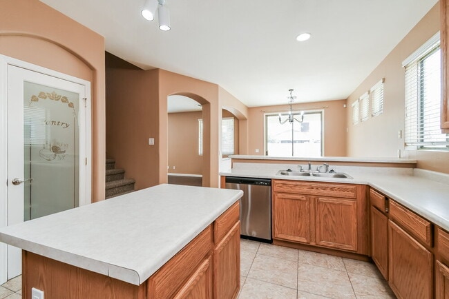 10047 E Lakeview Ave, Mesa, AZ 85209 - photo 7