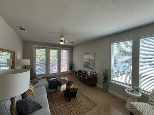 4300 Cromwell Dr unit b3, Kyle, TX 78640 - photo 3