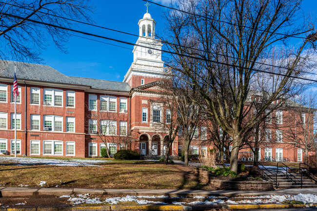 Maplewood Middle School serves Maplewood, NJ.