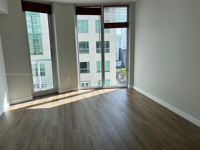 185 SW 7th St unit 1410, Miami, FL 33130 - photo 6