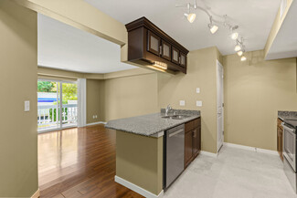 1000 Oakcrest St, Iowa City, IA 52246