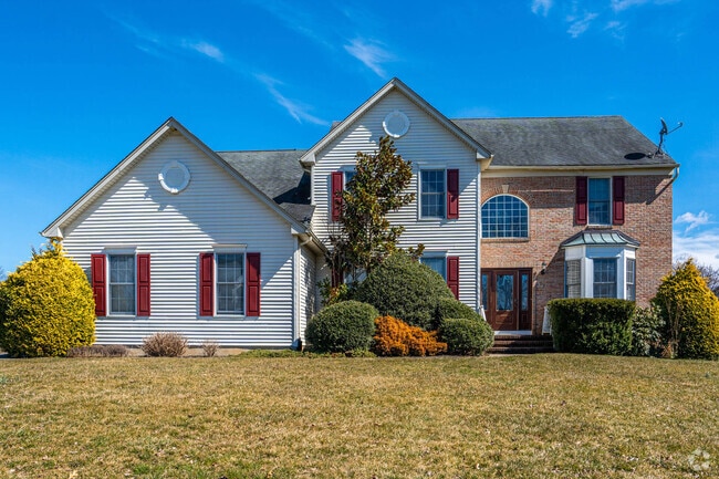 New Traditional homes appear in Phillipsburg neighborhoods.