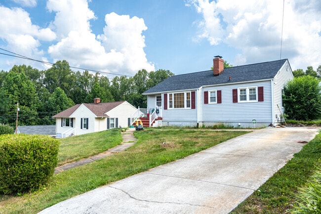 Enjoy a home with a driveway in Perrymont.