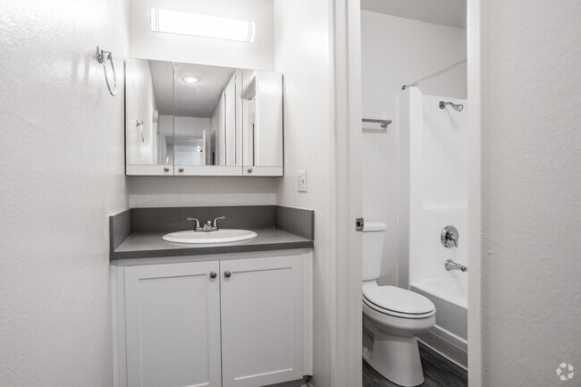 The Pointe at College Place Apartments, Fullerton, CA 92831 - photo 7