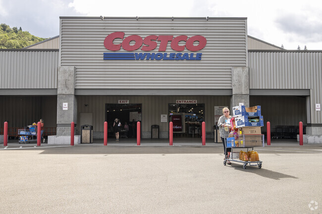 If you need a quick haul of items, Costco is the place to go for that in the Roseburg area.