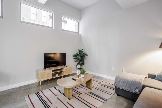 205 W 4th St unit ID1354362P, Cincinnati, OH 45202 - photo 2