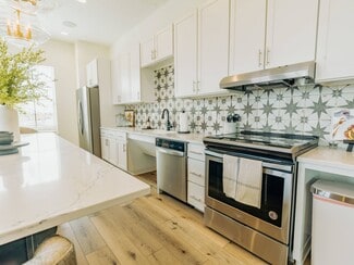 1550 Valley Rd, Oconomowoc, WI 53066