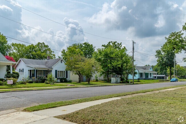 Homes near Dolly McNutt Court are mostly from the 1950s.