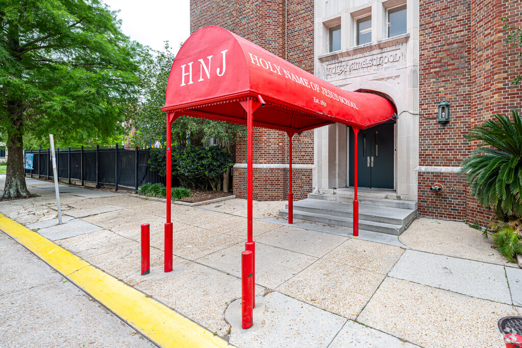 Established in 1891, Holy Name of Jesus School is located in the Uptown area of New Orleans.