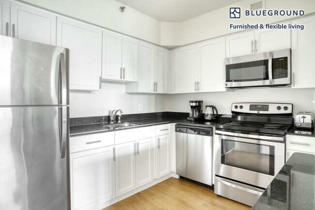 1801 Crystal Dr unit FL5-ID558, Arlington, VA 22202 - photo 7